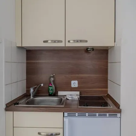 Gemuetliches 1 Zimmer, Pool & Sauna, Free Parking Im Chrysantihof *