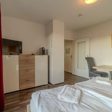 Gemuetliches 1 Zimmer, Pool & Sauna, Free Parking Im Chrysantihof 아파트 즈위젤