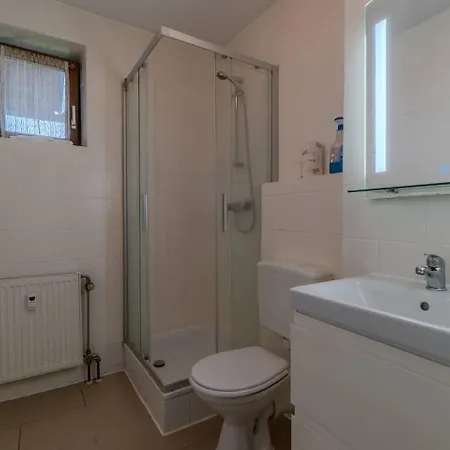 Gemuetliches 1 Zimmer, Pool & Sauna, Free Parking Im Chrysantihof