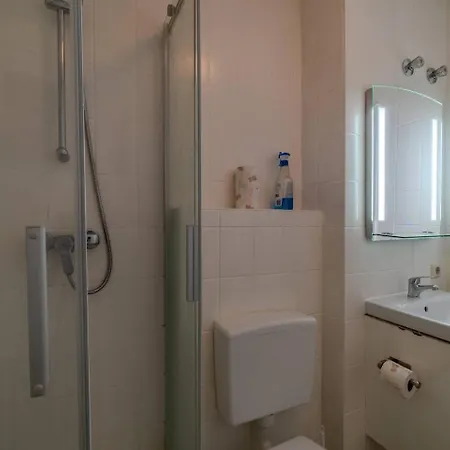 Gemuetliches 1 Zimmer, Pool & Sauna, Free Parking Im Chrysantihof 아파트