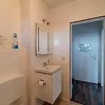 Апартаменты Gemuetliches 1 Zimmer, Pool & Sauna, Free Parking Im Chrysantihof