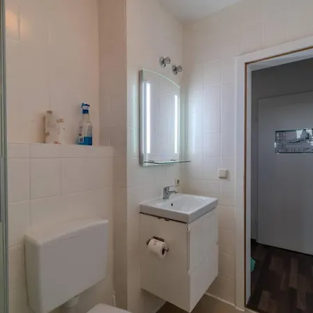 Gemuetliches 1 Zimmer, Pool & Sauna, Free Parking Im Chrysantihof *
